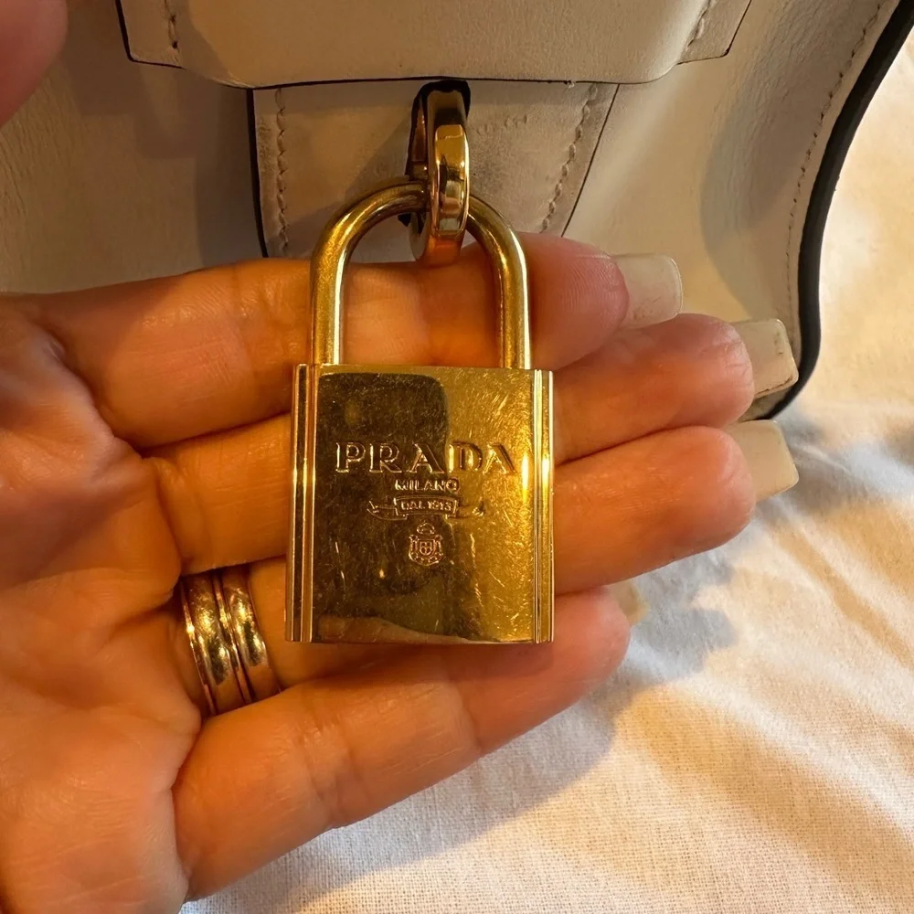 Prada handbag - Picture 11 of 16